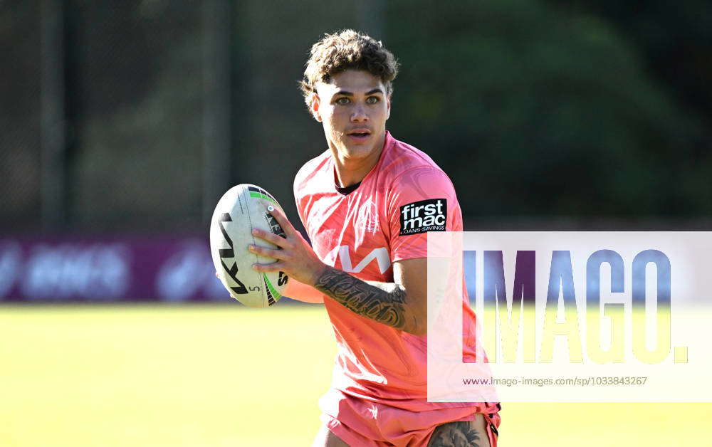 Reece Walsh runs during a Brisbane Broncos NRL training session at