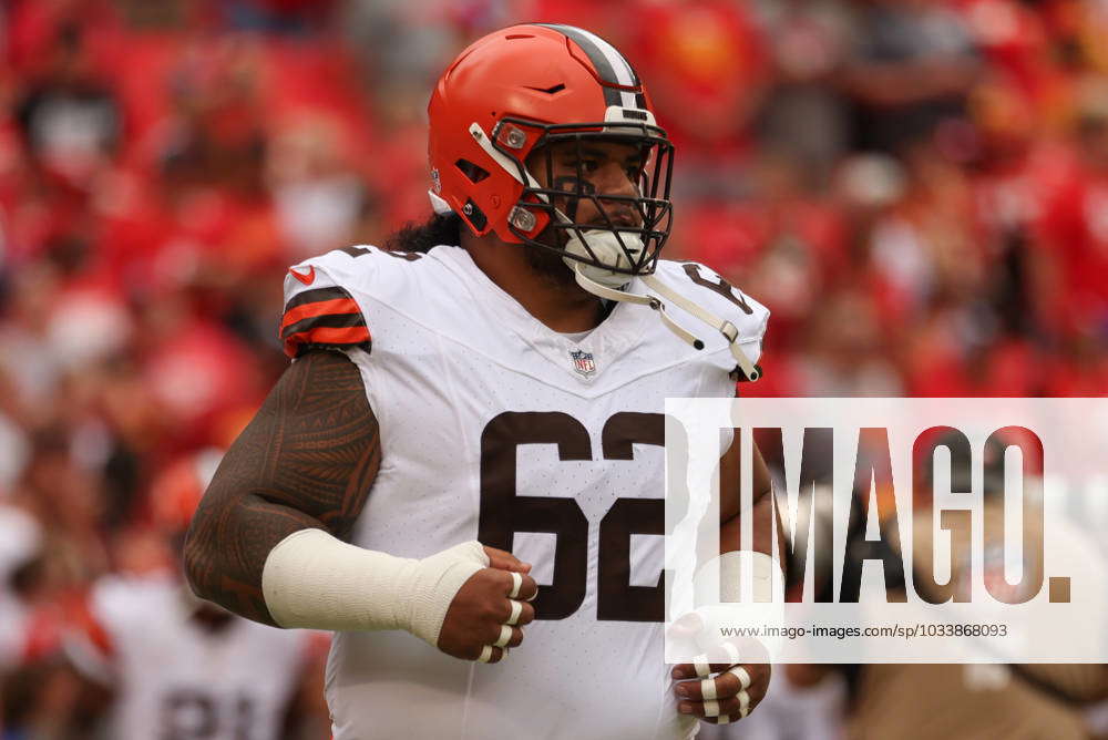 KANSAS CITY, MO - AUGUST 26: Cleveland Browns defensive tackle Siaki Ika (62)  before an NFL, America