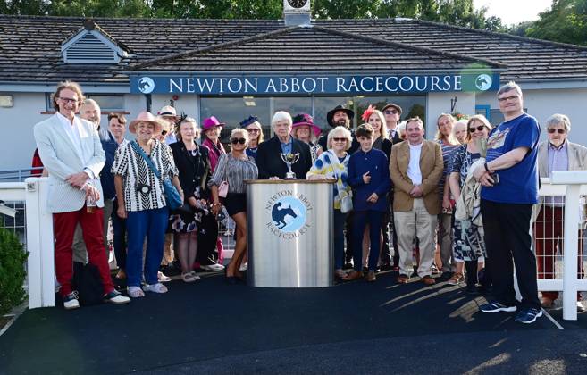 Newtown Races England Newton Abbot Races, Newton Abbot, UK - 22 Sep 2023 Race Winner, Outlaw ...