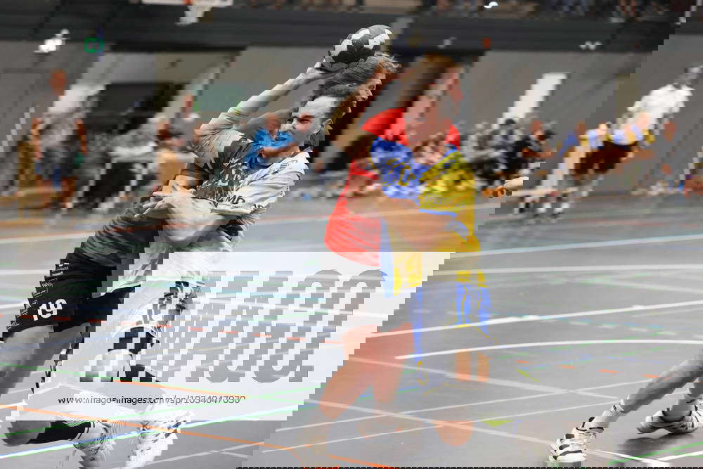 f li Jannik Becher VfS and Tim Henrich RSVE Handball, Westfalen ...