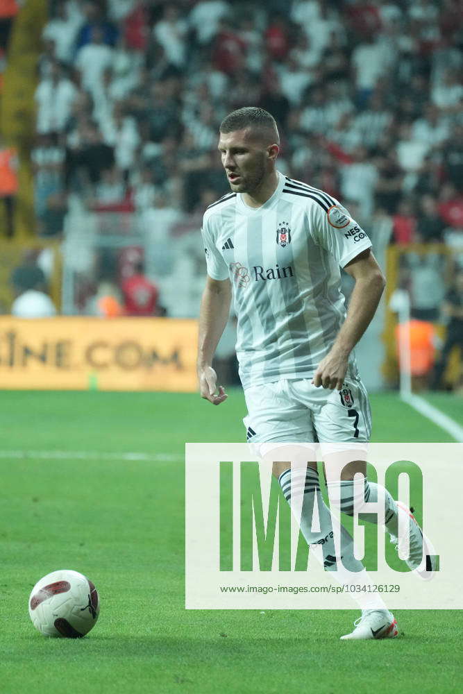 Ante Rebic é reforço do Besiktas 