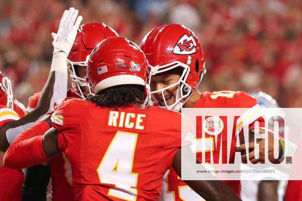 KANSAS CITY, MO - SEPTEMBER 07: Kansas City Chiefs quarterback Patrick  Mahomes (15) celebrates with