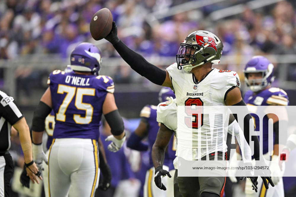 Tampa Bay Buccaneers linebacker Joe Tryon (9) against the