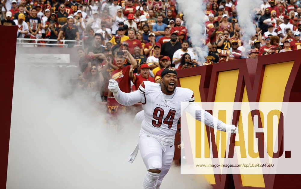 Washington Commanders defensive tackle Daron Payne (94) waits