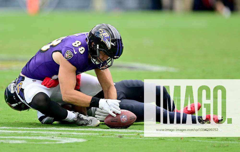 Baltimore Ravens tight end Charlie Kolar (88) is unable to catch an  attempted pass against the