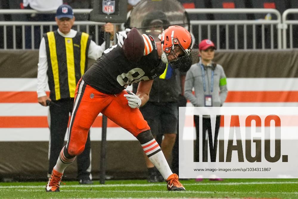 Syndication: The Enquirer Cleveland Browns tight end Harrison Bryant (88)  spikes the ball after a