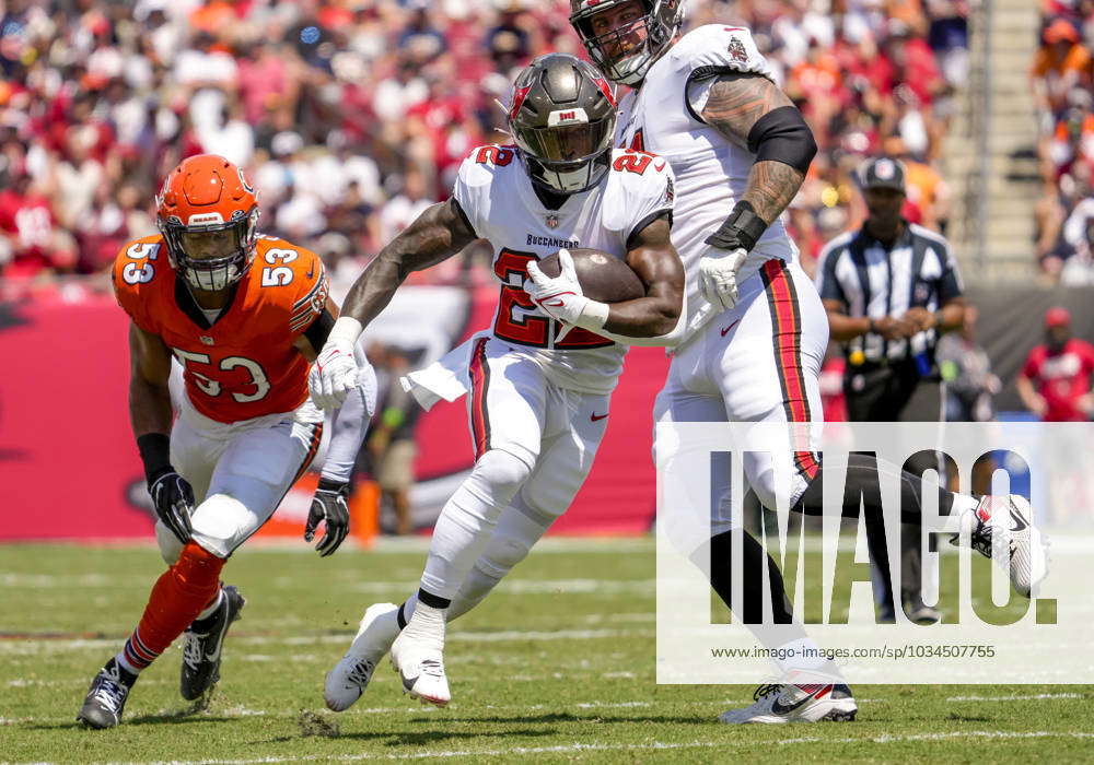 Tampa Bay Buccaneers running back Chase Edmonds runs with the ball