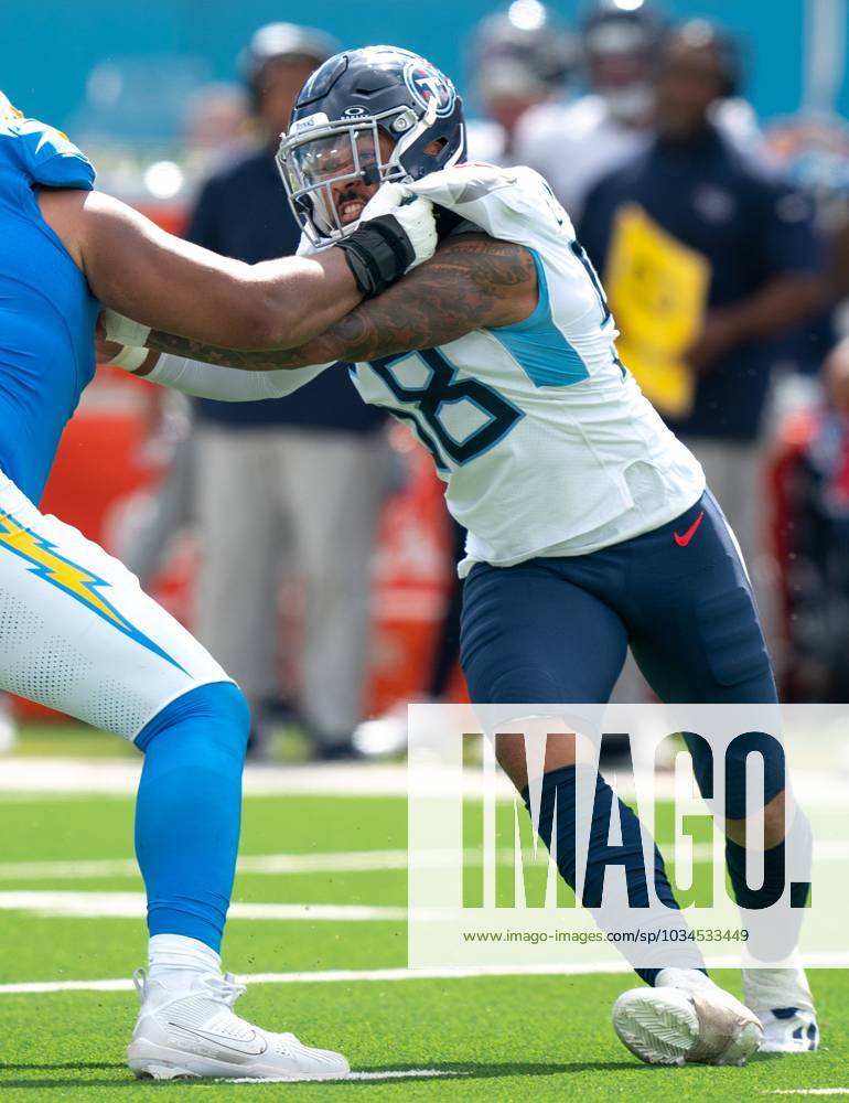 Tennessee Titans defensive tackle Jeffery Simmons (98) runs onto