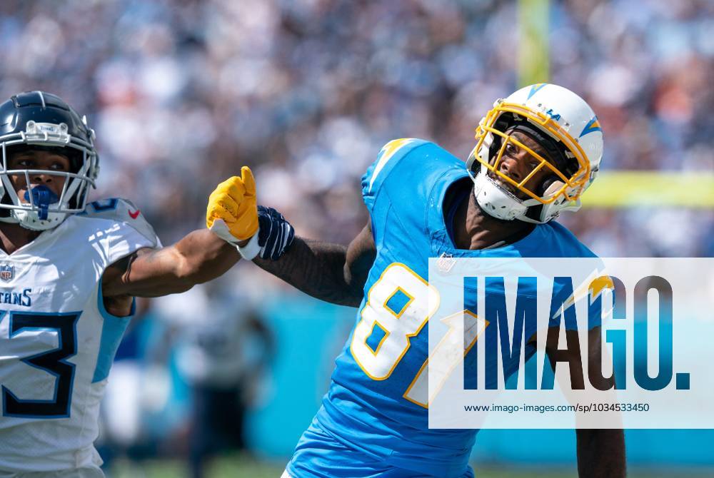 Los Angeles Chargers wide receiver Mike Williams (81) warms ups