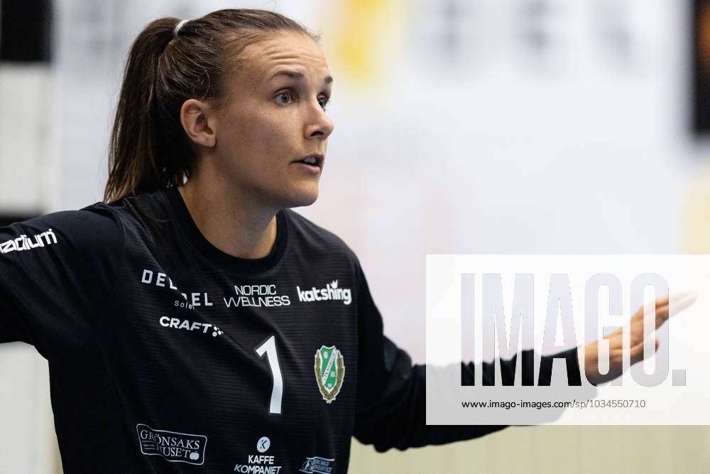 230918 Önnereds goalkeeper Jenny Sandgren during the handball