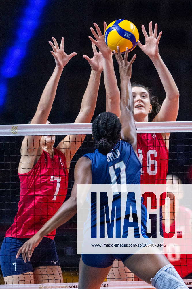 USA v Italy FIVB Volleyball Women s Olympic Qualifying Tournament