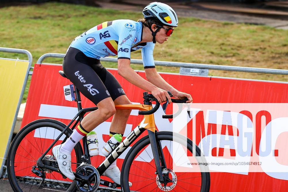 Belgian Jarno Widar pictured in action during the Junior Men s Road ...