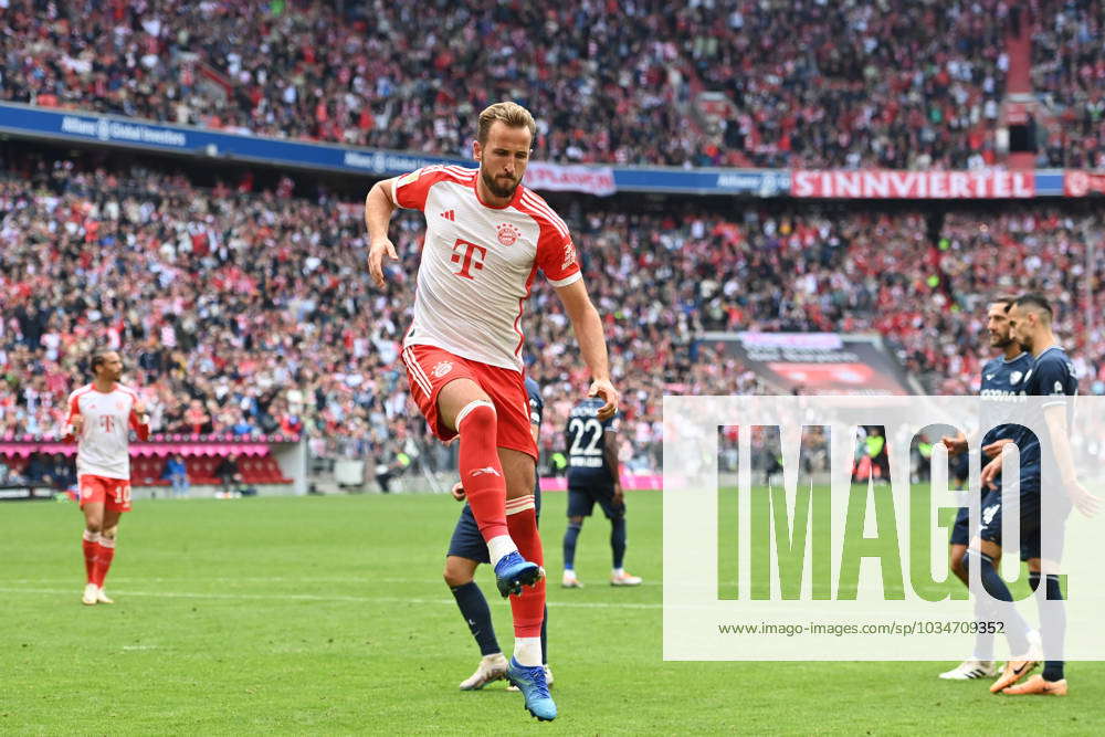 Goal celebration Harry KANE Bayern Muenchen after goal to the