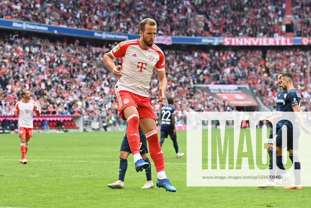 Goal celebration Harry KANE Bayern Muenchen after goal to the