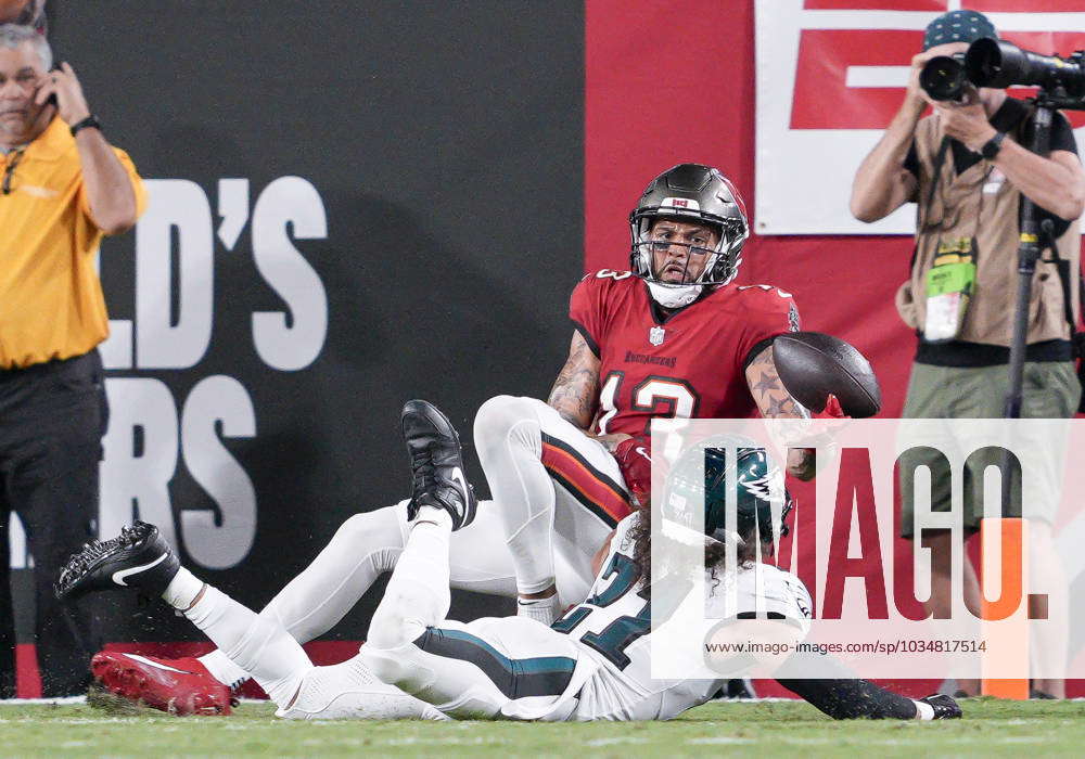 TAMPA, FL - SEPTEMBER 25: Tampa Bay Buccaneers wide receiver Mike Evans  (13) nearly catches the