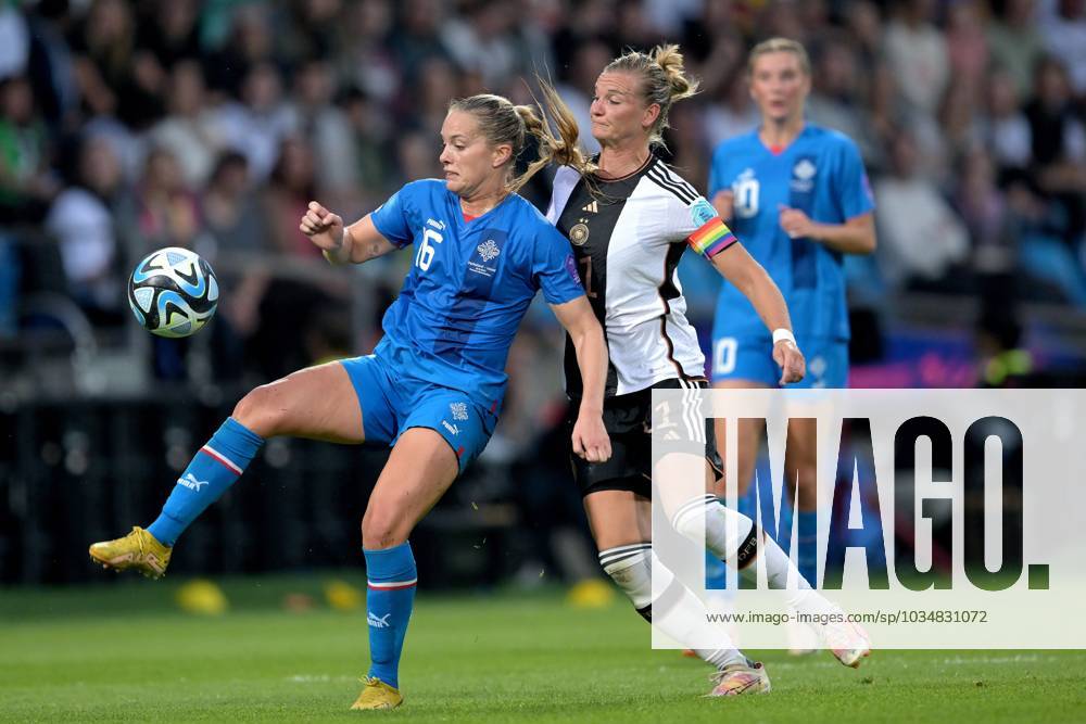 BOCHUM - (l-r) Hildur Antonsdottir of Iceland, Alexandra Popp of ...