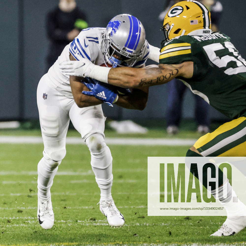 Green Bay Packers linebacker Isaiah McDuffie (R) tackles Detroit