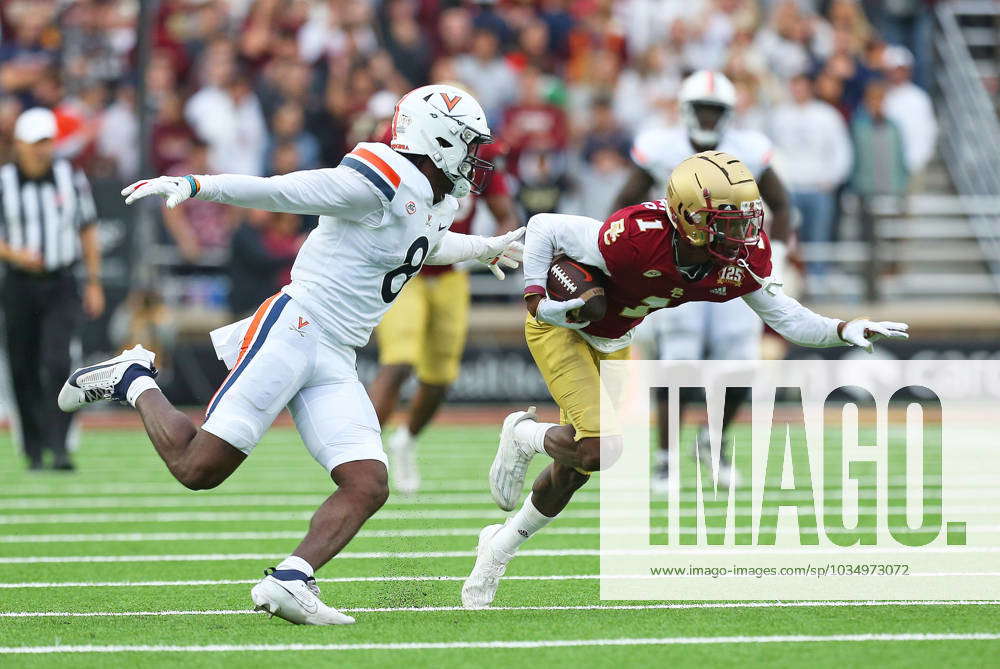 Alumni Stadium. 1st Oct, 2022. MA, USA; Boston College Eagles defensive  back Elijah Jones (20) checks with an office regarding the scrimmage line  during the NCAA football game between Louisville Cardinals and