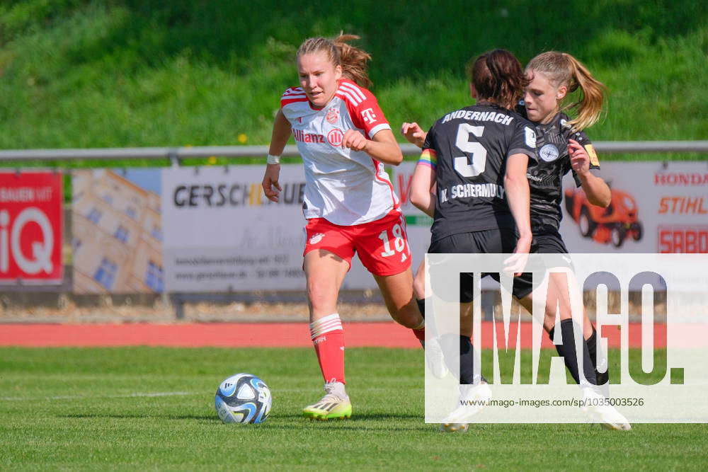 Carlotta Schwörer 18, FC Bayern München II in duel, Daria Collas 18, SG ...