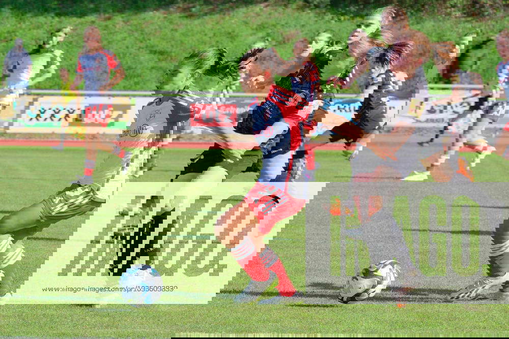 Kathrin Schermuly 5, SG 99 Andernach , Paula Rintzner 9, FC Bayern München II in duel, FC Bayern