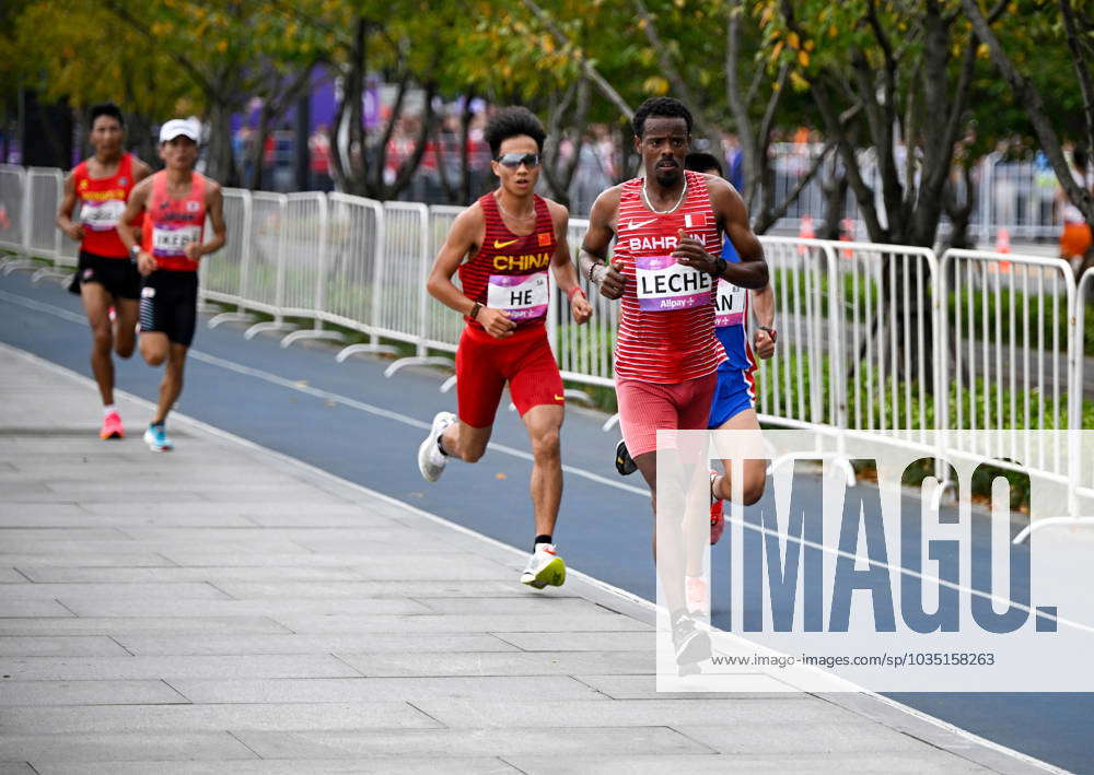 231005) -- HANGZHOU, Oct. 5, 2023 -- Athletes compete during the