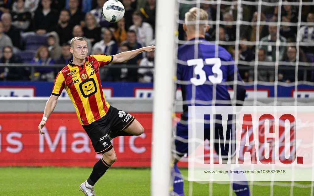 231007 RSC Anderlecht vs KV Mechelen Kasper Schmeichel of Anderlecht in  action with the ball during