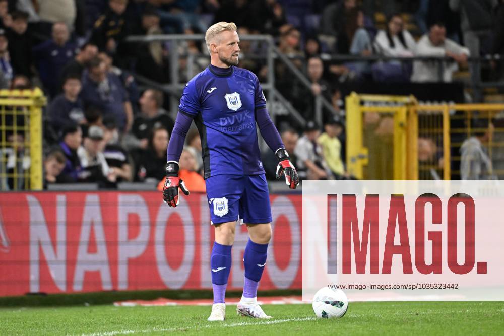 231007 RSC Anderlecht vs KV Mechelen Kasper Schmeichel of Anderlecht in  action with the ball during