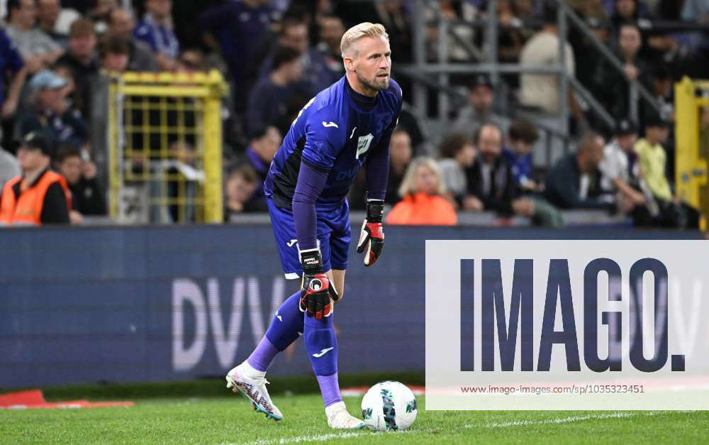 231007 RSC Anderlecht vs KV Mechelen Kasper Schmeichel of Anderlecht in  action with the ball during