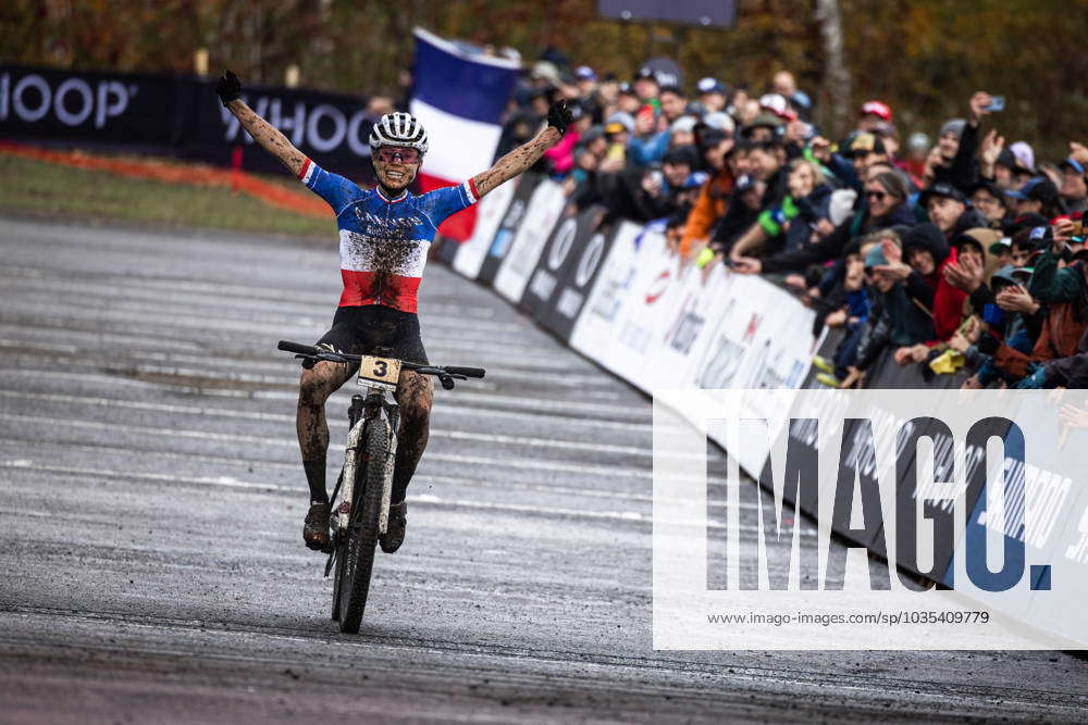 french-rider-loana-lecomte-wins-the-final-race-of-the-uci-mountain-bike