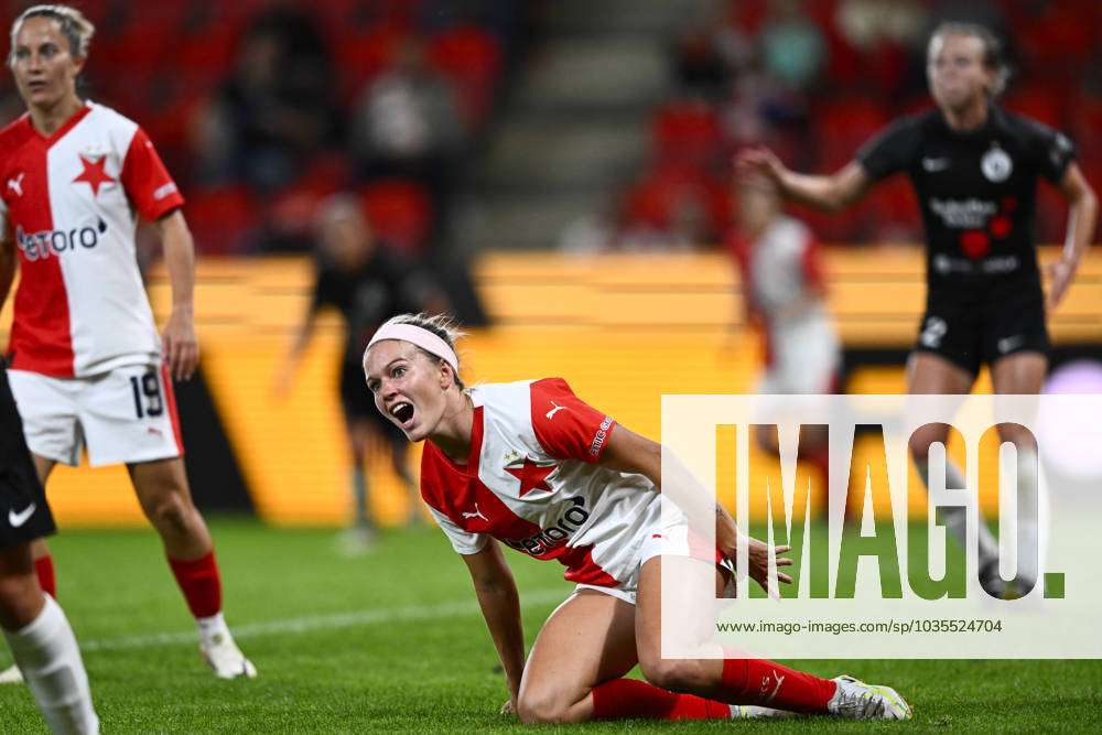 Franny Cerna of Slavia Praha (centre) in action during the final round of  women Champions League