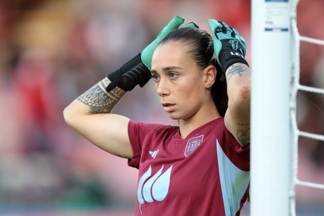 Salerno, Italy, 27th October 2023. Elena Lete of Spain adjusts her hair ...