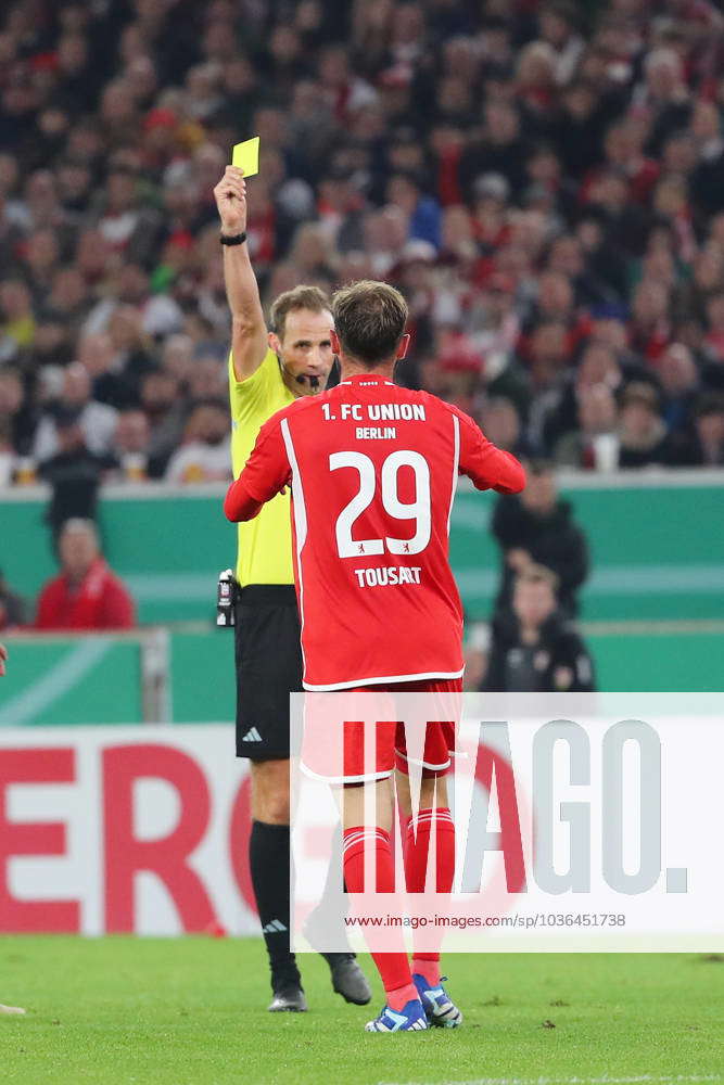 31 10 2023, Xtvx, Football DFB Pokal 2 Round, VfB Stuttgart 1 FC Union Berlin, V L Gelbe Karte