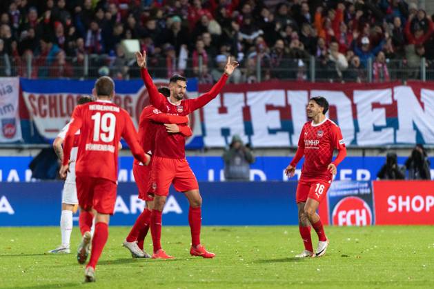 Tim Kleindienst FC Heidenheim, 10 celebrates his goal for 2 0, Jubel ...