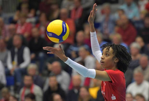 11 11 2023, Dresdens Tia Jimerson Serving, Volleyball, Bundesliga ...