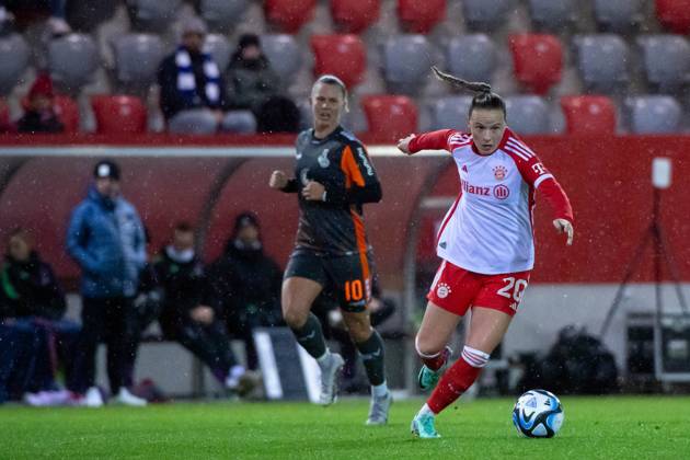 Franziska Kett FC Bayern Muenchen, 20 on the ball, GER, Kickers ...