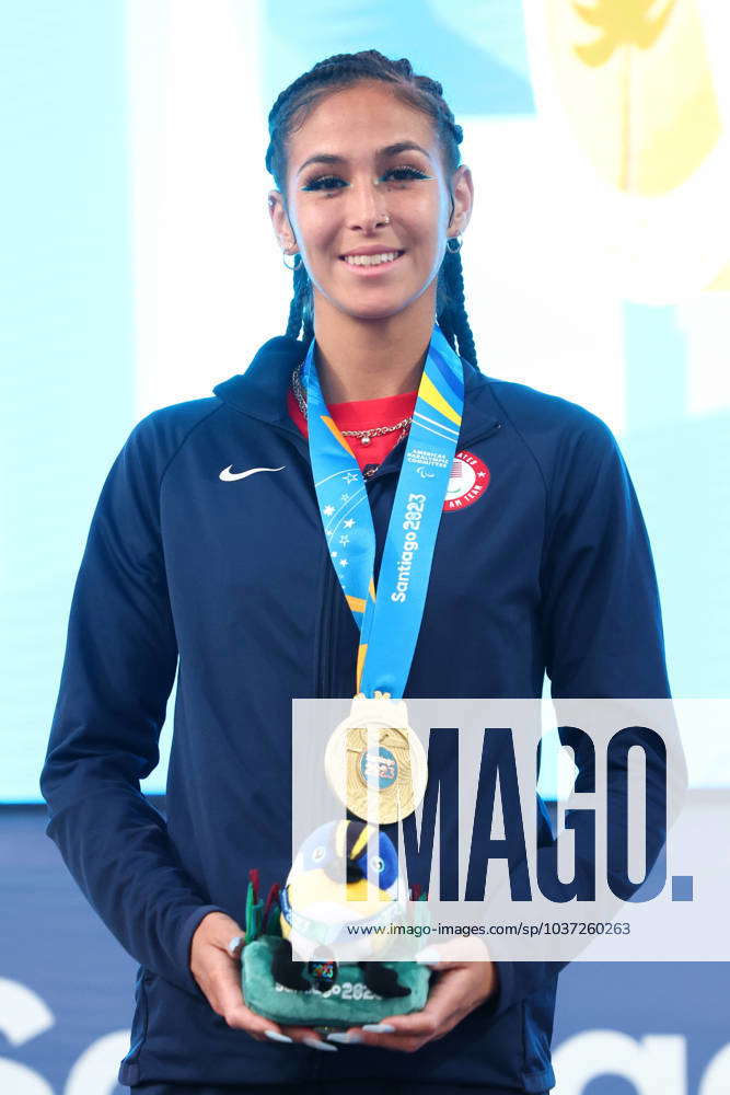 SANTIAGO, CHILE NOV 24: Beatriz Hatz de Estados Unidos medalla de oro ...