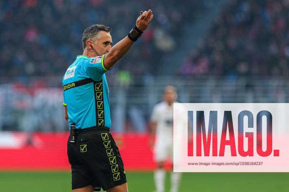 The referee Gianluca Aureliano during AC Pisa vs AS Cittadella