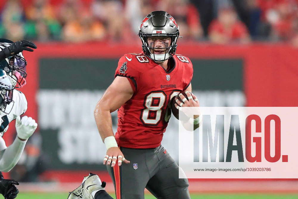 TAMPA, FL - JANUARY 15: Tampa Bay Buccaneers Tight End Cade Otton (88 ...