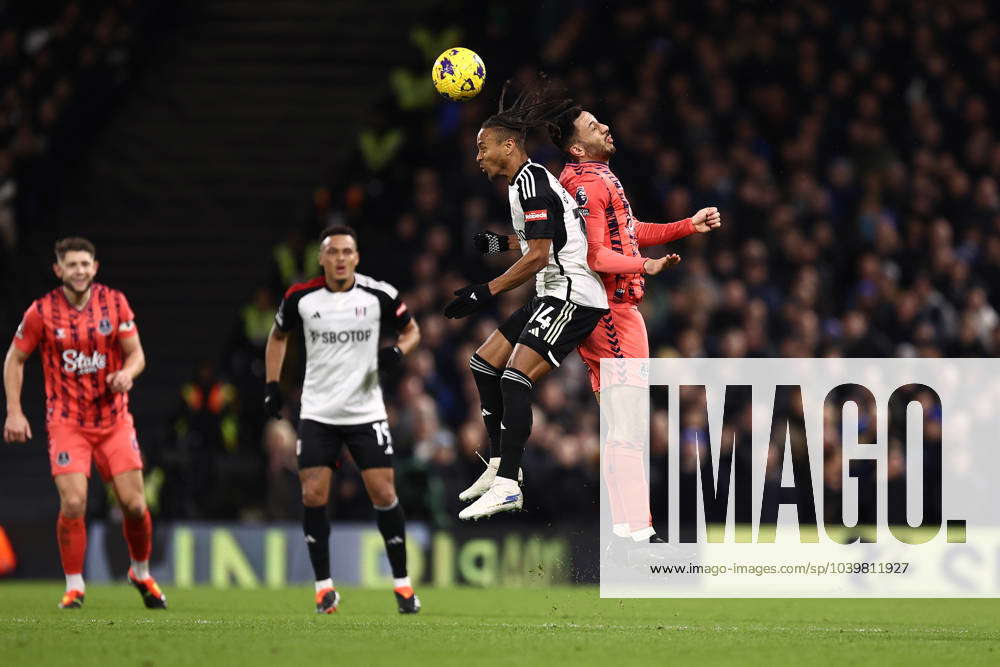 Fulham v Everton Premier League 30 01 2024. Bobby Reid of Fulham and ...