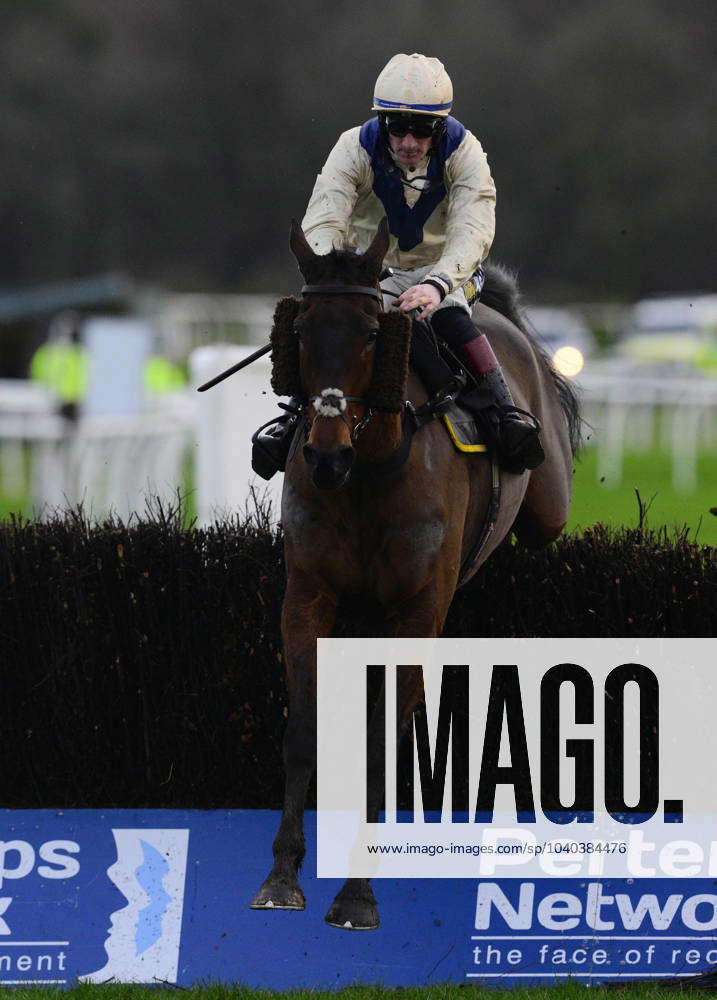 Exeter Races, Exeter, UK 11 Feb 2024 Good Boy Bobby ridden by Sam TwistonDavies. Race