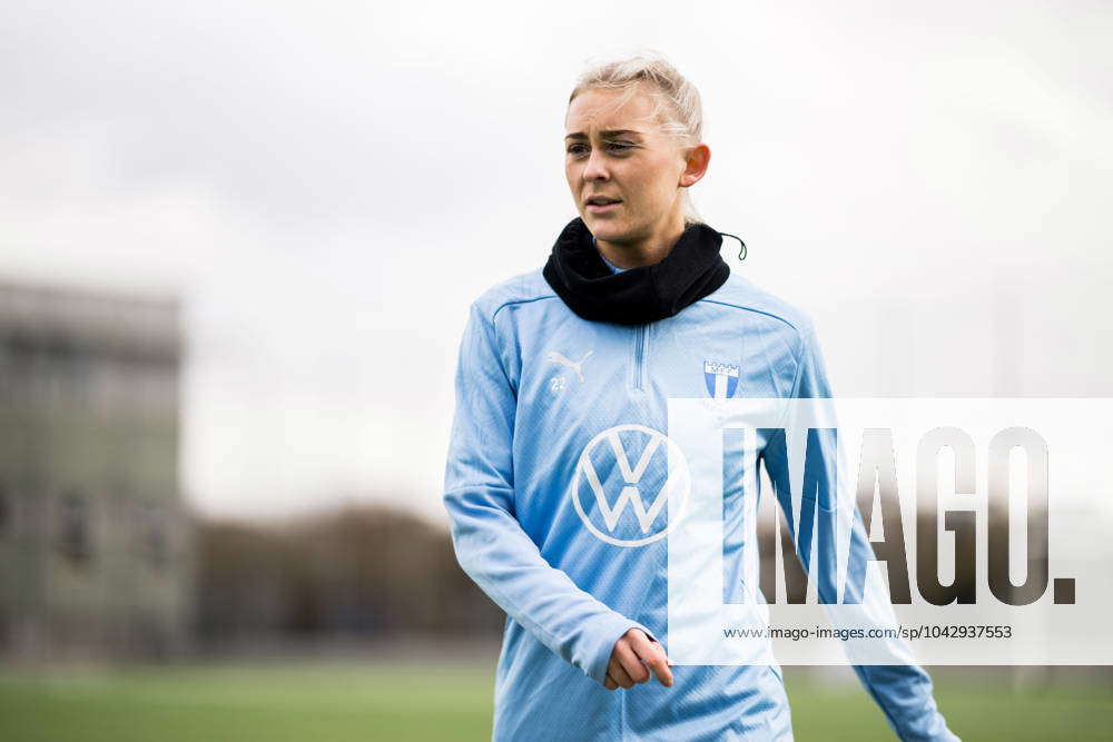 240325 Malm FFs Beatrice Persson during a training session with