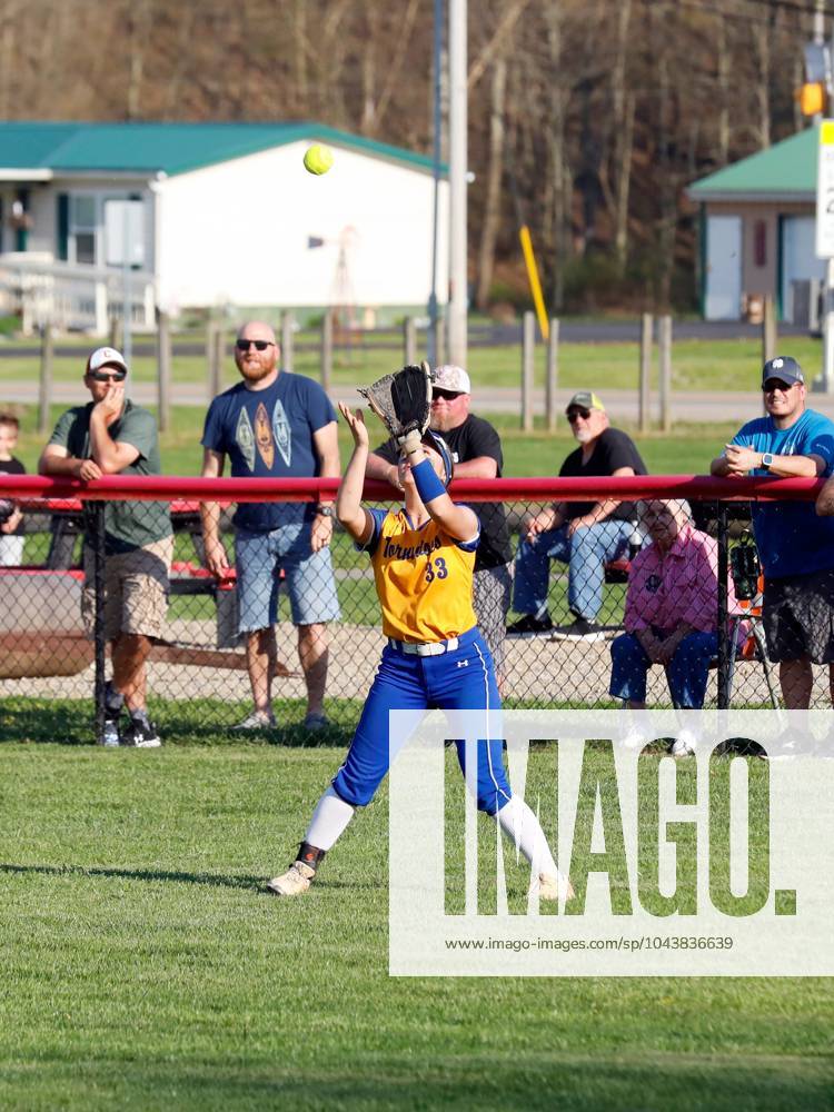 Syndication Zanesville Times Recorder Addy catches a fly ball