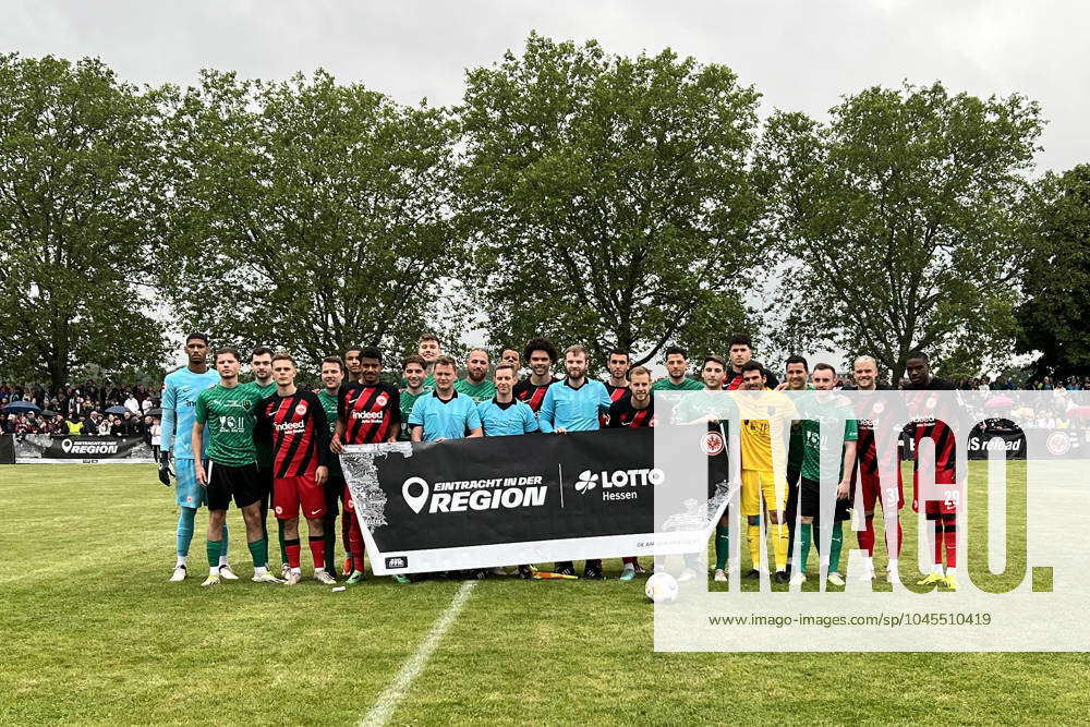 Teams Taking A Photo Together At Eintracht In Der Region Alsbach ...