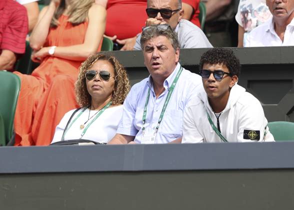 Jasmine Paolini family in the players box, L R, mother Jacqueline, father  Ugo and brother William