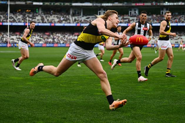 Hugo Ralphsmith AFL MAGPIES TIGERS, Hugo Ralphsmith of the Tigers handballs during the ...