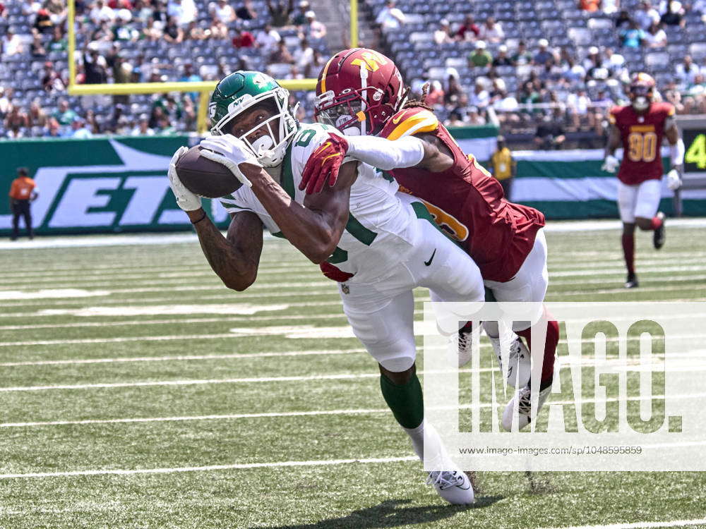 New York Jets wide receiver Marcus Riley (87) makes a diving catch in the  second half as Washington