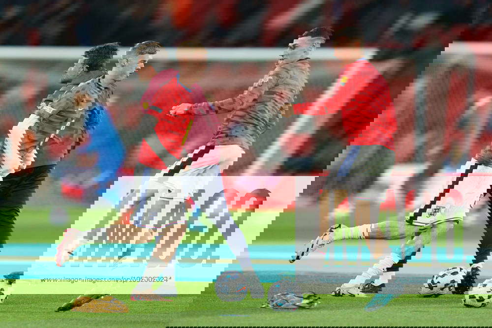 england-v-greece-cole-palmer-of-england-and-phil-foden-of-england