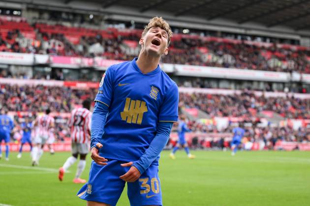 Stoke City v Birmingham City - Sky Bet Championship Lewis Koumas of Birmingham City reacts after a missed opportunity at goal during the Sky Bet Championship match between Stoke City and Birmingham City at the Britannia Stadium in Stoke-on-Trent, England, on September 13, 2025. Stoke-on-Trent Staffordshire United Kingdom  Copyright: xMIxNewsx originalFilename:fletcher-stokecit250913_npJq2.jpg