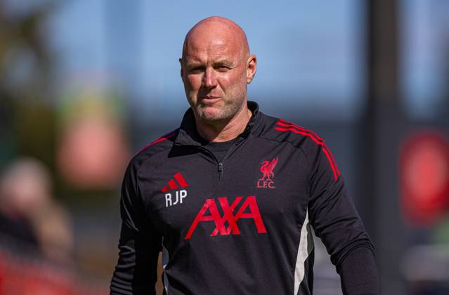 Football - Premier League 2 - Liverpool FC Under-21 s v Manchester United, ManU FC Under-21 s KIRKBY, ENGLAND - Sunday, September 21, 2025: Liverpool s Under-21 s head coach Robert Page during the Premier League 2 match between Liverpool FC Under-21 s and Manchester United FC Under-21 s at the Liverpool Academy. (Photo by David Rawcliffe Propaganda) KIRKBY Liverpool Academy MERSEYSIDE ENGLAND  Copyright: xDavidxRawcliffex P2025-09-21-Liverpool_U21_Man_Utd_U21-6