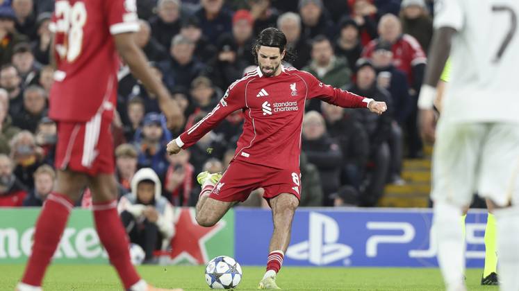 Liverpool v Real Madrid Champions League 04 11 2025. Liverpool midfielder Dominik Szoboszlai (8) takes the free kick during the Champions League match between Liverpool and Real Madrid at Anfield, Liverpool, England on 4 November 2025. Liverpool Anfield Merseyside England Editorial use only , Copyright: xCraigxGallowayx PSI-23162-0071